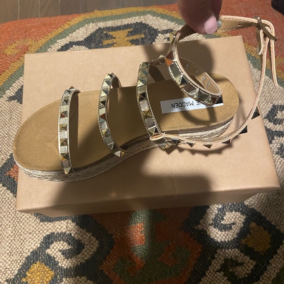 Steve Madden Wedges with ankle straps - Picture 3 of 3